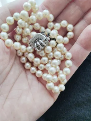 Collar de perlas vintage con cierre plateado