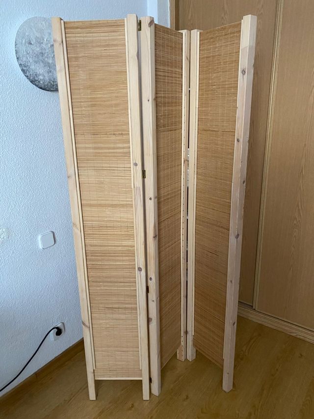 Biombo divisor de madera y bambú