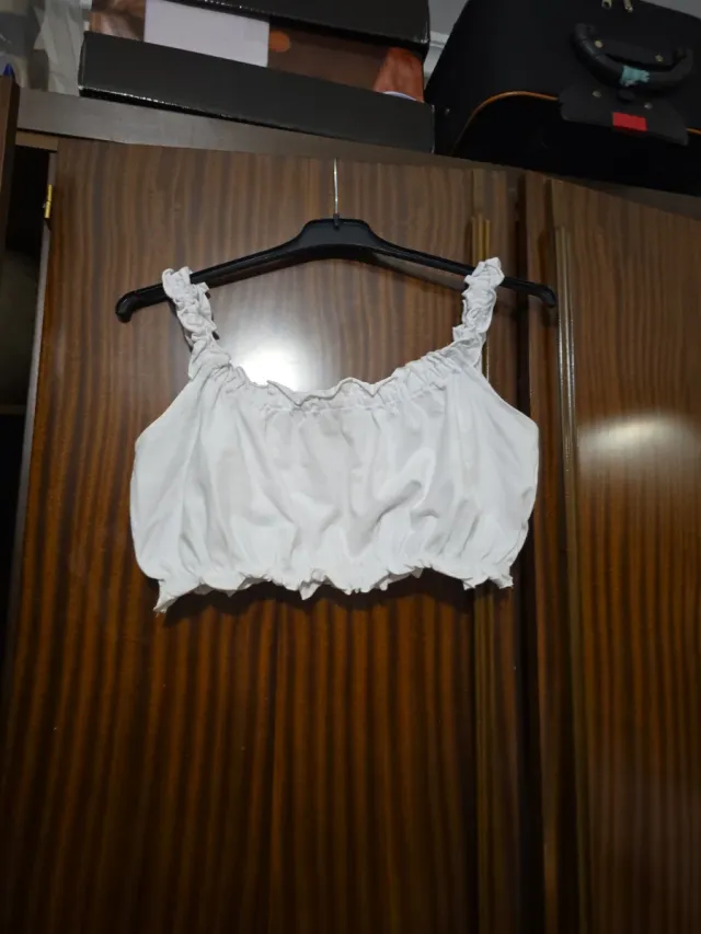 Top blanco con tirantes