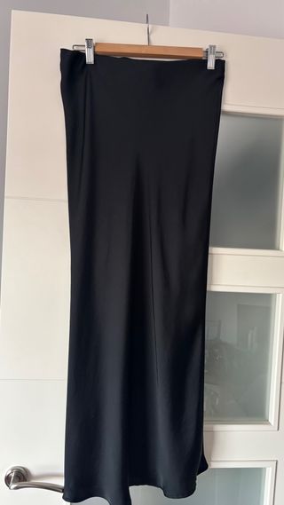 Falda satinada Zara negra