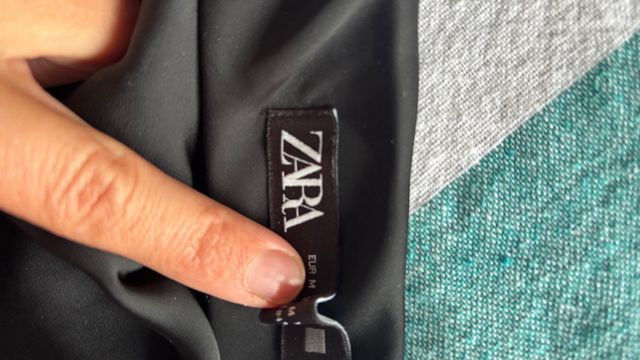 Falda satinada Zara negra