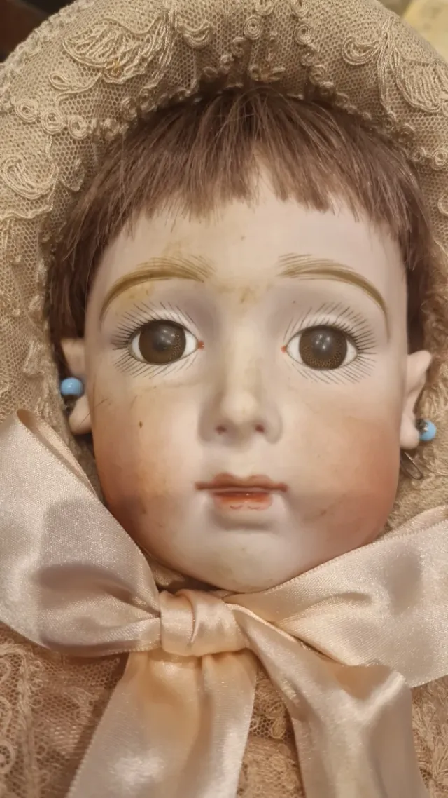 Muñeca antigua artesanal "Expresión triste"