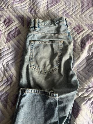 Pantalón vaquero Zara desgastado