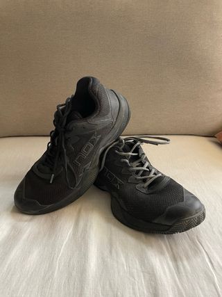 Zapatillas pádel NOX negras y grises