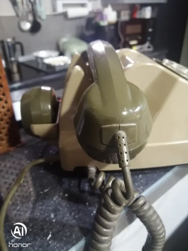 Telefoni antichi in bakelite 35€ I DUE