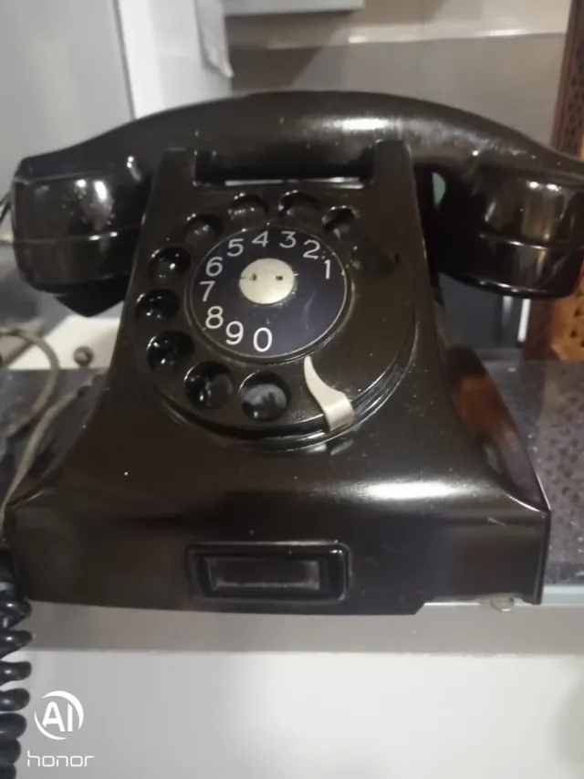 Telefoni antichi in bakelite 35€ I DUE