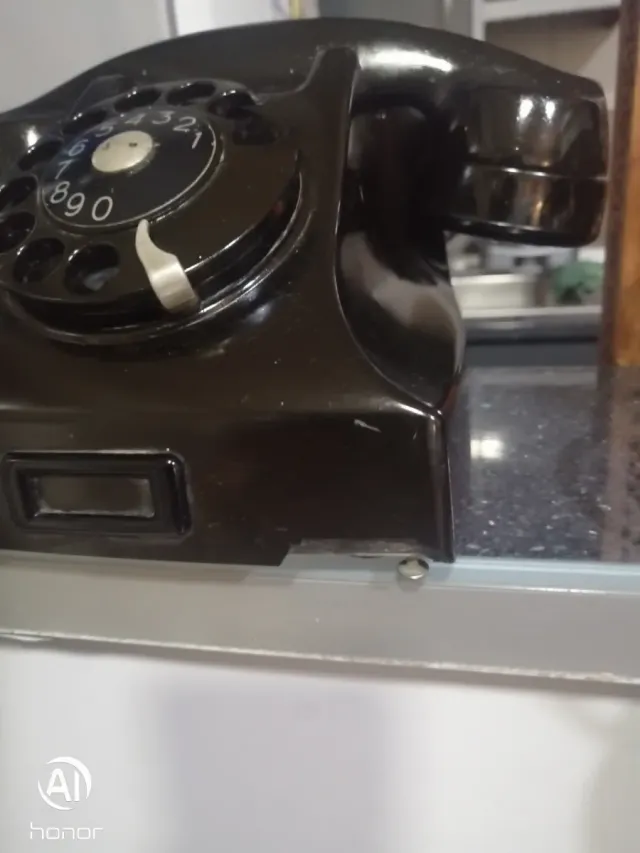 Telefoni antichi in bakelite 35€ I DUE