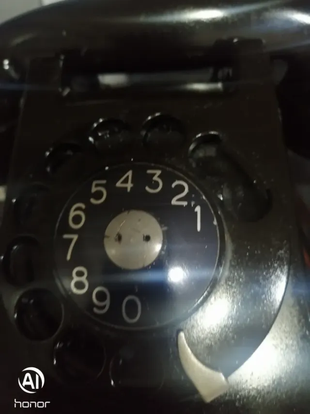 Telefoni antichi in bakelite 35€ I DUE