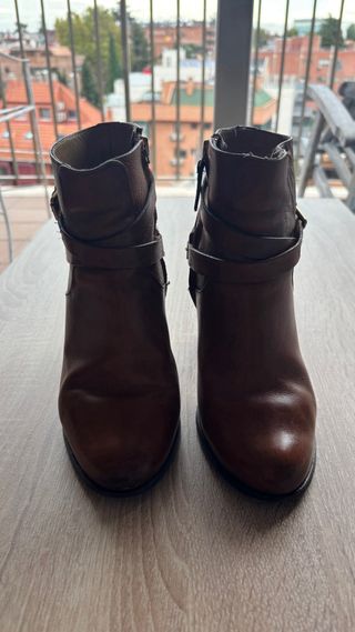 Botines piel camel tacón alto Massimo Dutti