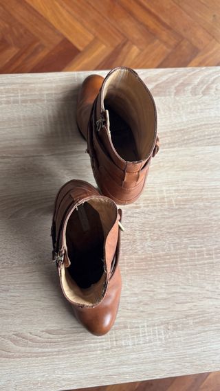 Botines piel camel tacón alto Massimo Dutti