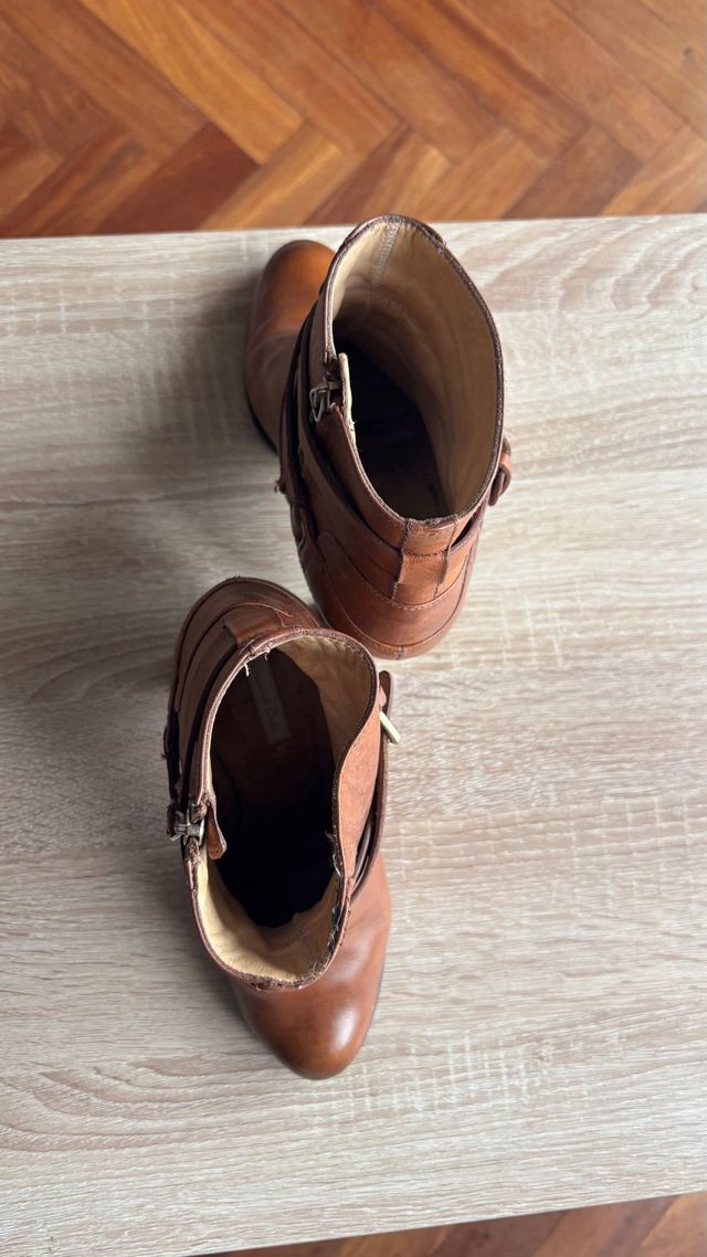 Botines piel camel tacón alto Massimo Dutti