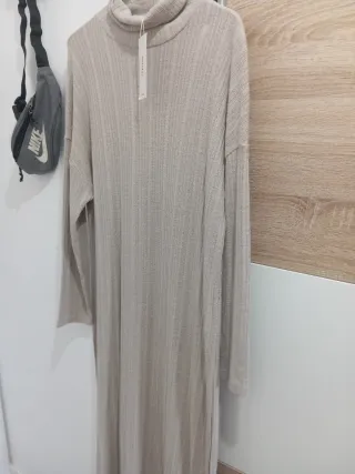 Vestido largo beige de punto