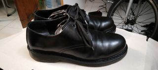 Stringate pelle nere 39