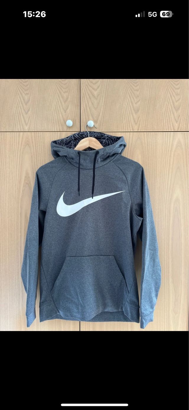Sudadera Nike Gris con Logo Blanco