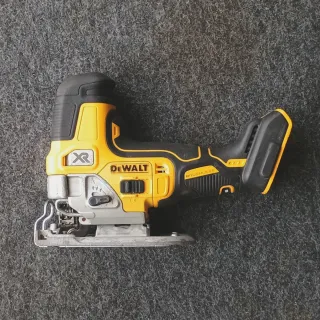 Sierra de calar Dewalt DCS335