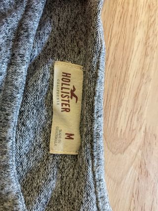 Camiseta Hollister manga larga hombros descubierto