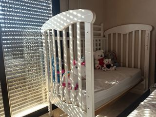 Cuna blanca para bebé.