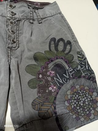 Pantalón corto Desigual gris estampado