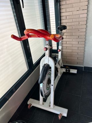 Bicicleta Spinning Bodytone Blanca y Roja