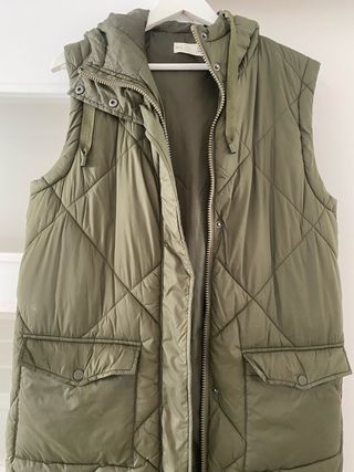 Chaleco largo acolchado con capucha Sfera