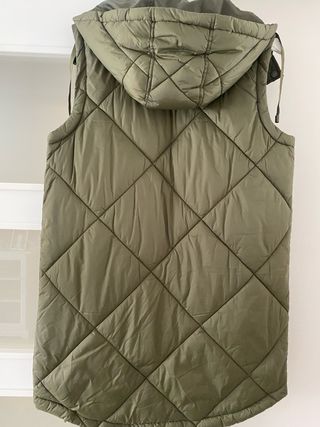 Chaleco largo acolchado con capucha Sfera