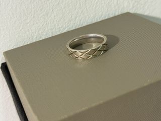 Anillo de Plata con Diseño Diamantado