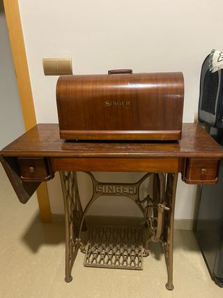 Máquina de coser Singer antigua