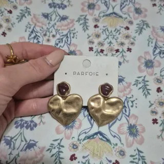 Pendientes Corazón Dorados con Piedra Morada 