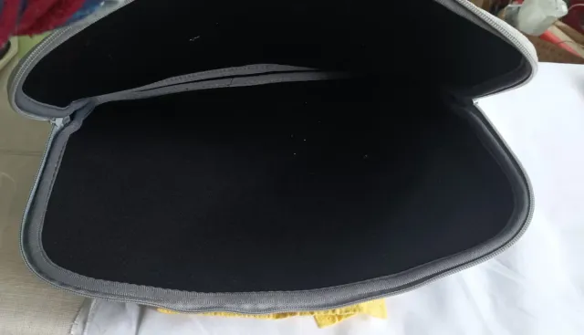 Funda portátil negra