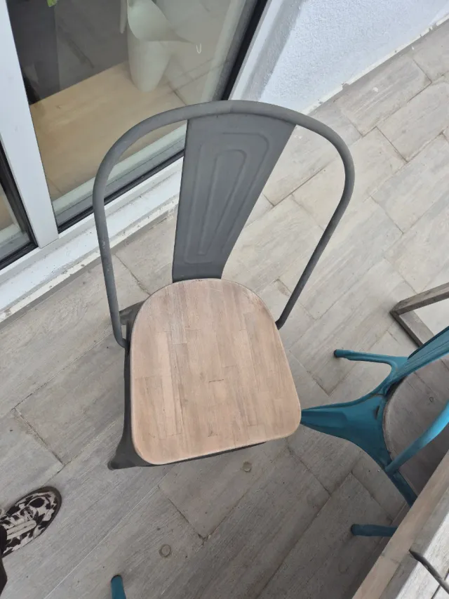 Mesa y sillas de exterior