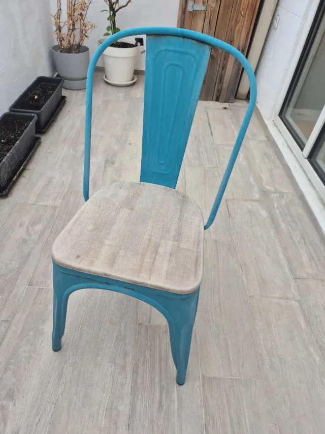 Mesa y sillas de exterior