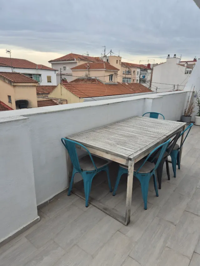 Mesa y sillas de exterior