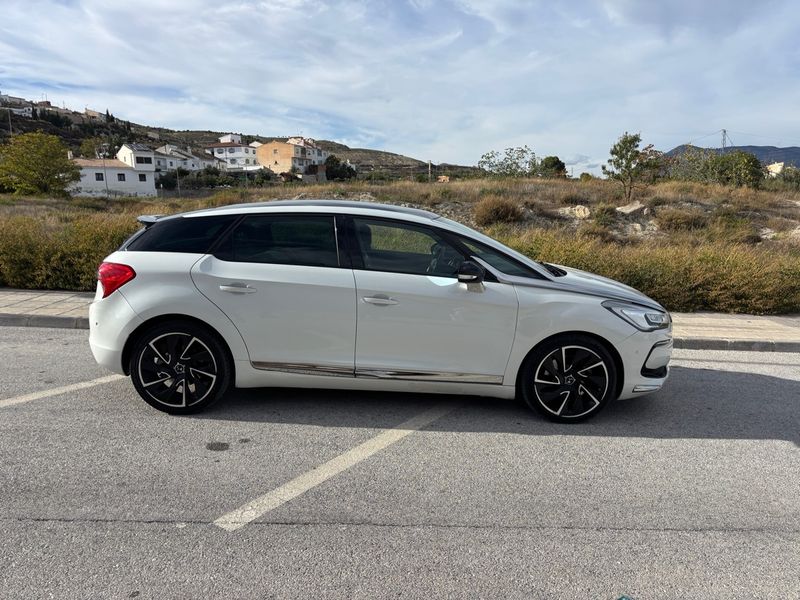 DS DS 5 2016 - foto 1