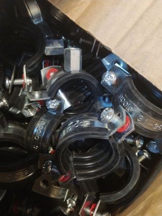 Abrazadera isofónica 31-36