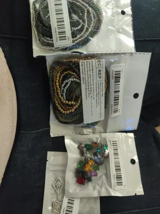 Lote bisutería multicolor y plateada