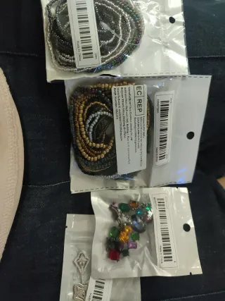 Lote bisutería multicolor y plateada