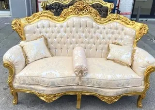 Alquiler!! De sofá clásico Beige y Dorado.