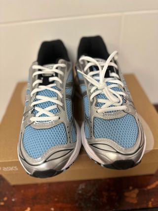 Zapatillas Asics Azules y Plateadas