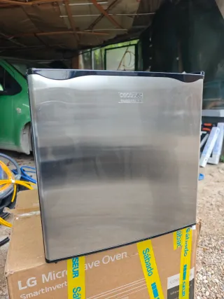 Mini nevera Cecotec 46L