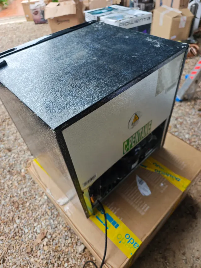 Mini nevera Cecotec 46L