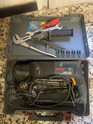 Martillo Perforador Bosch GBH 2 SE + Brocas