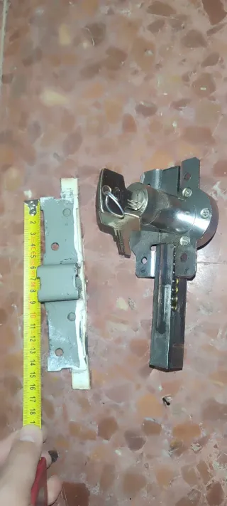 Cerradura de seguridad metálica