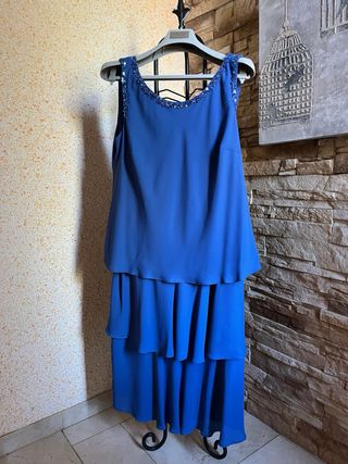 Vestido azul marino de la colección “FIESTA” 2024