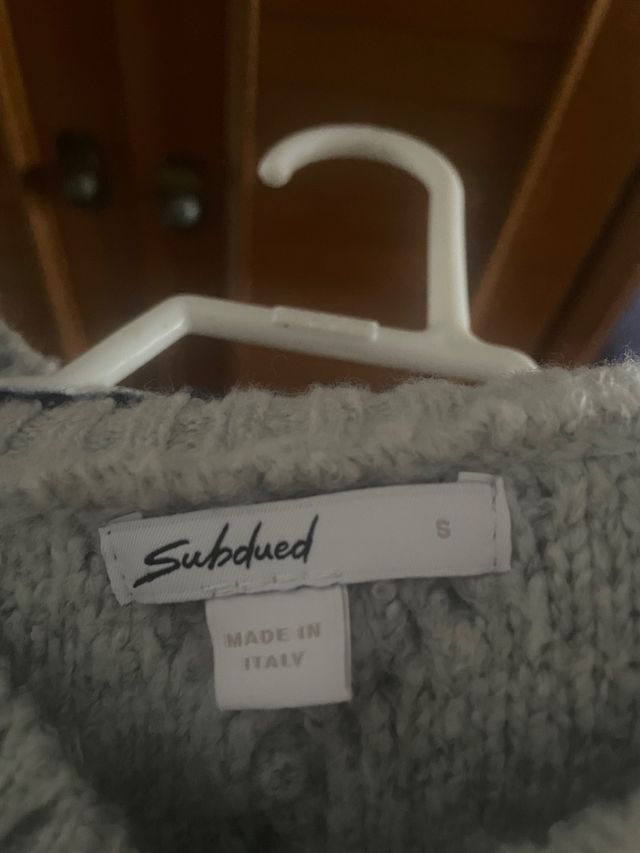 Jersey Subdued gris con trenzas