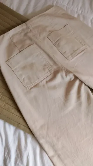 Pantalón Zara ancho beige botones