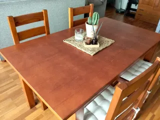 Muebles Salón, mesa comedor y sofás