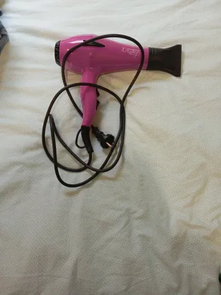 Secador de pelo rosa Ditalion