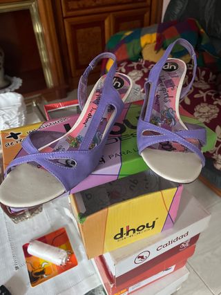 Zapatos de tacón Dhoy morados y beige