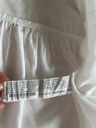 Blusa Zara bordada Talla XS. Nueva, con etiquetas.