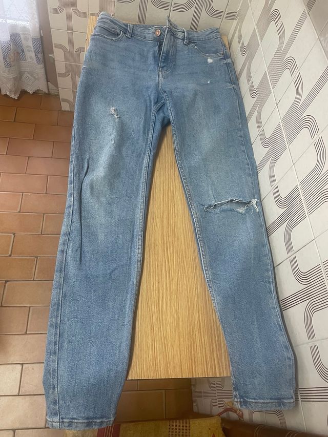 Pantalón vaquero Bershka azul desgastado